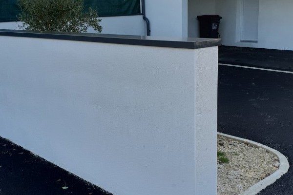 Pose de chaperon de mur /Couvertine Pose de chaperon de mur /Couvertine